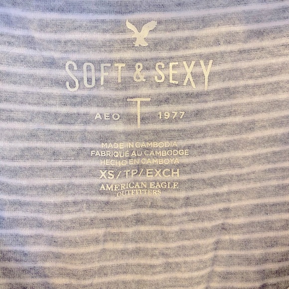 American eagle V-neck soft and sexy t-shirt! - Picture 3 of 3